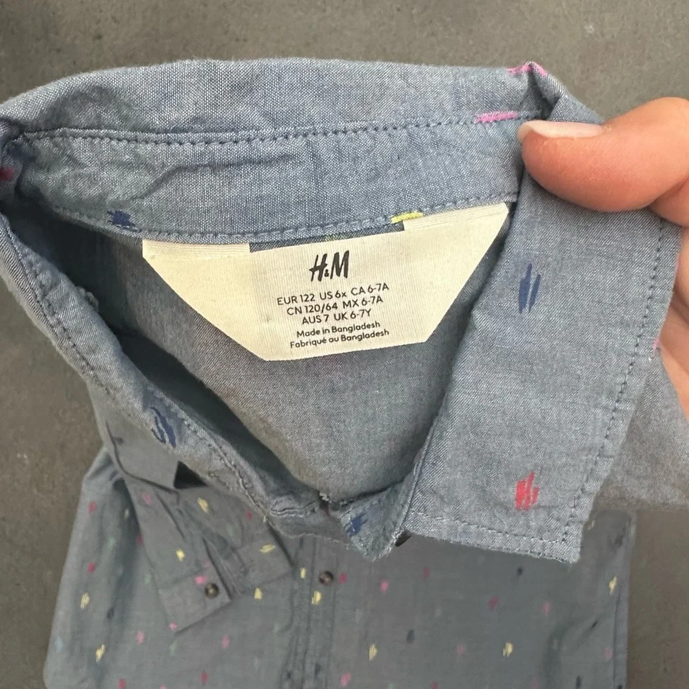 Patterned Button-Up Shirt - Picture 3 of 5